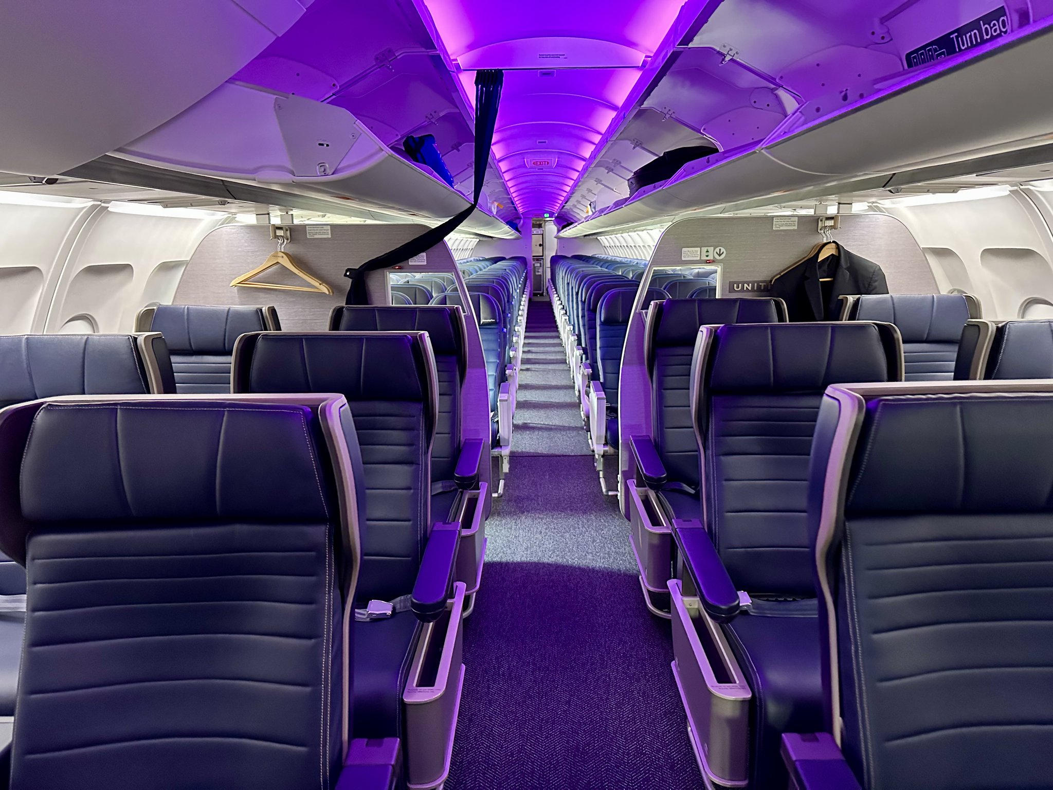 What Is It Like to Fly on United's Upgraded Airbus A319?